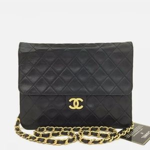 CHANEL Quilted Matelasse 22 CC Logo Push Lock Lamb